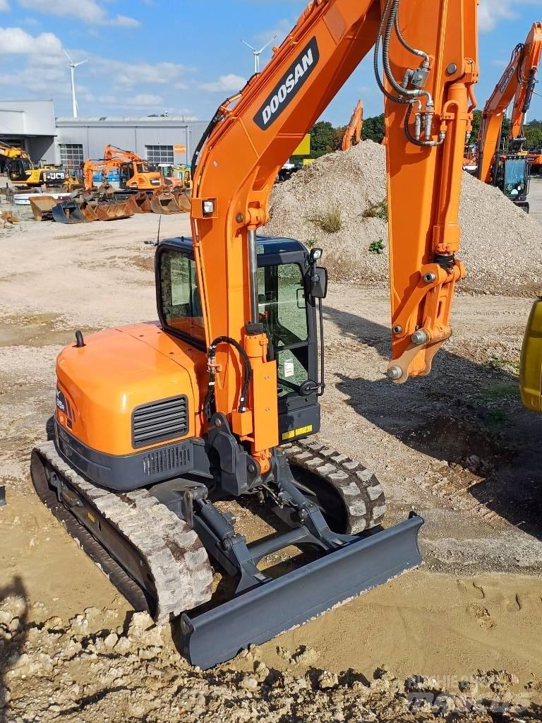 Doosan DX 85 R-3 Midi-gravemaskiner 7t - 12t
