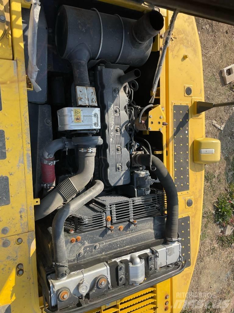 Komatsu 210 Gravemaskiner på larvebånd