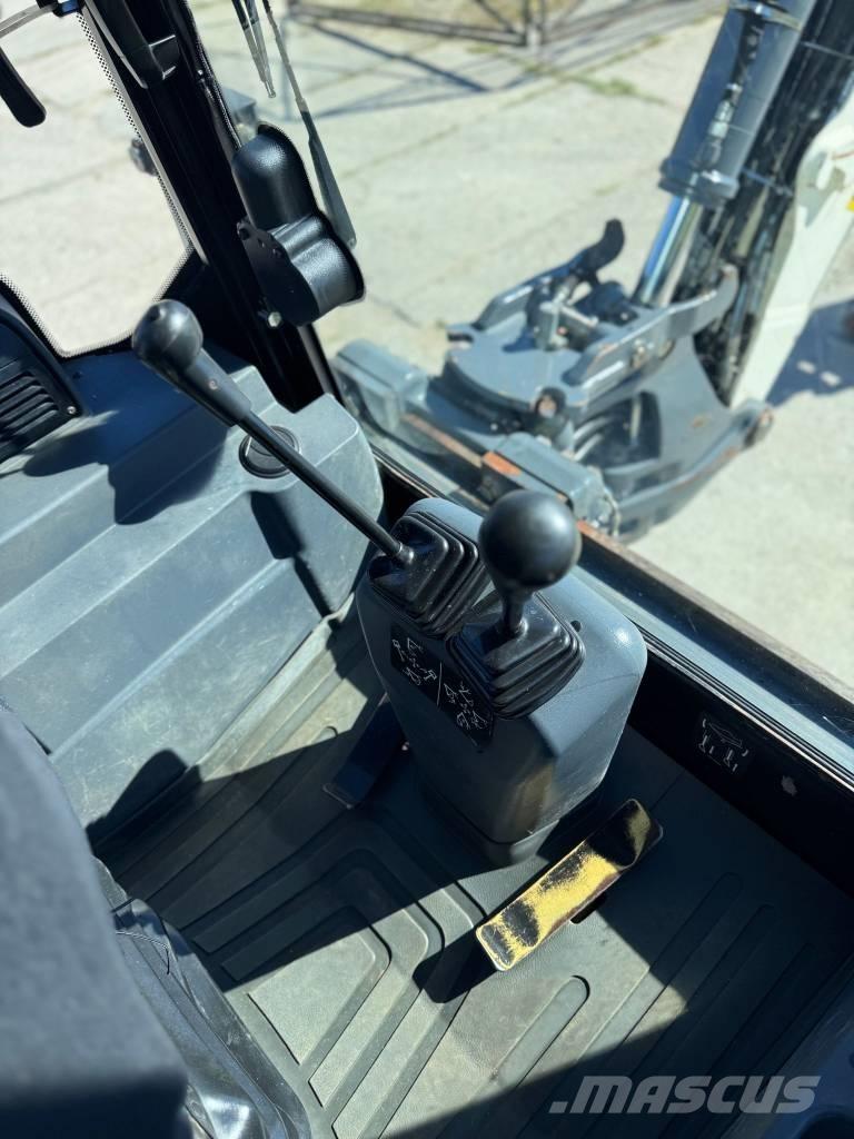 Terex TLB 890 Rendegravere