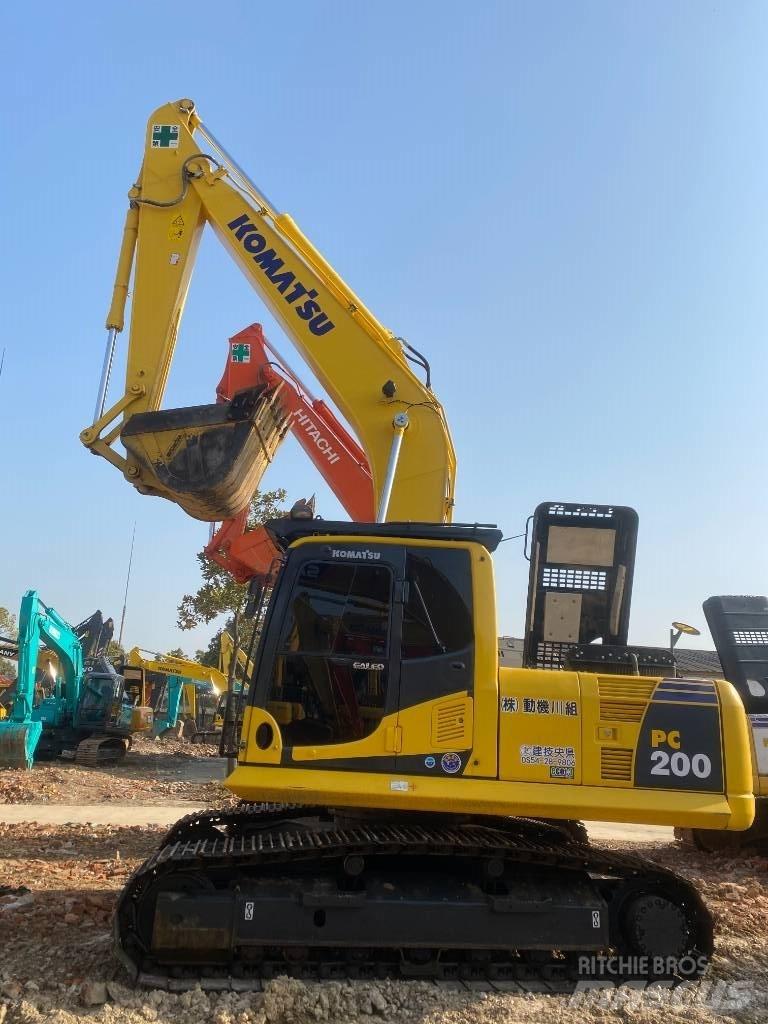 Komatsu PC 200-8 Gravemaskiner på larvebånd