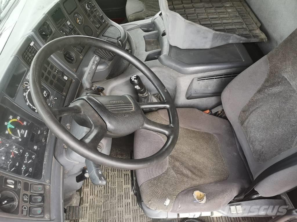 Scania 94 D 220 Lastbil med kran
