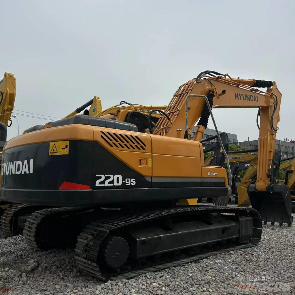 Hyundai 220-9s Gravemaskiner på larvebånd