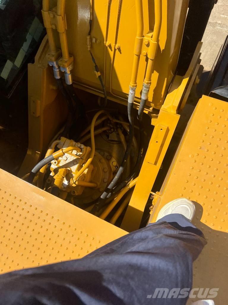 CAT 325D Gravemaskiner på larvebånd