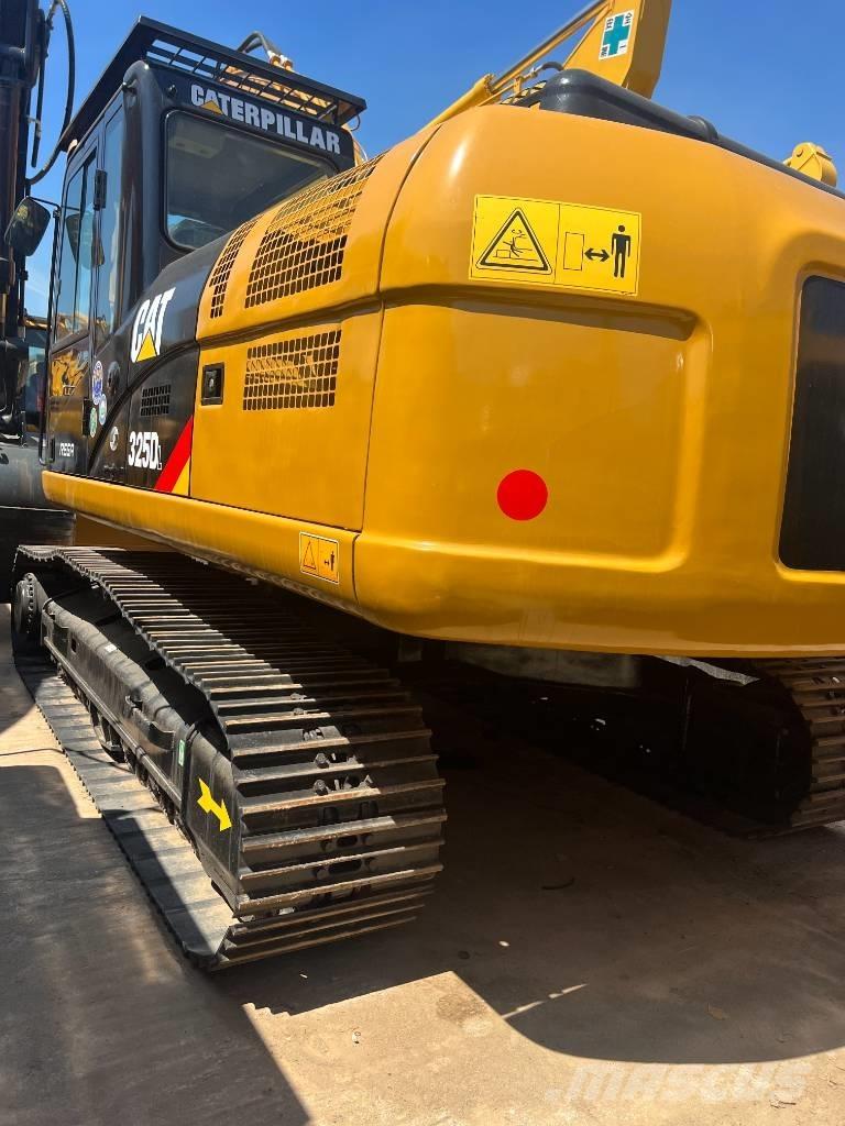 CAT 325D Gravemaskiner på larvebånd