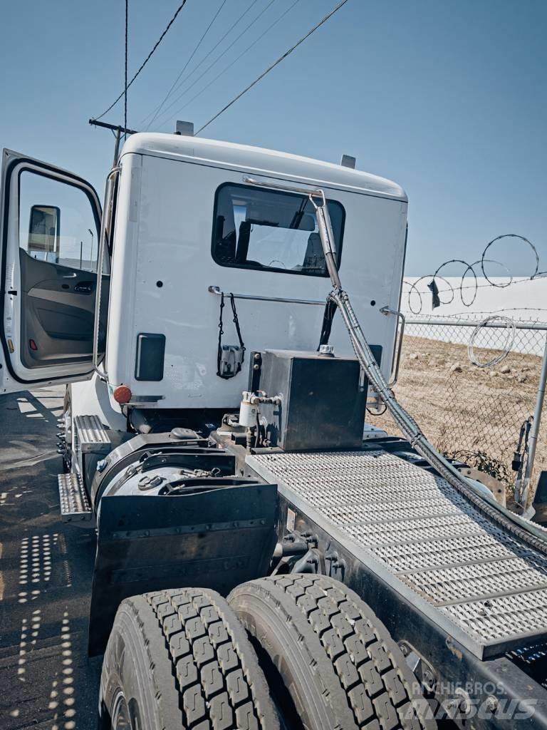 Peterbilt 579 Autotransportere / Knæklad