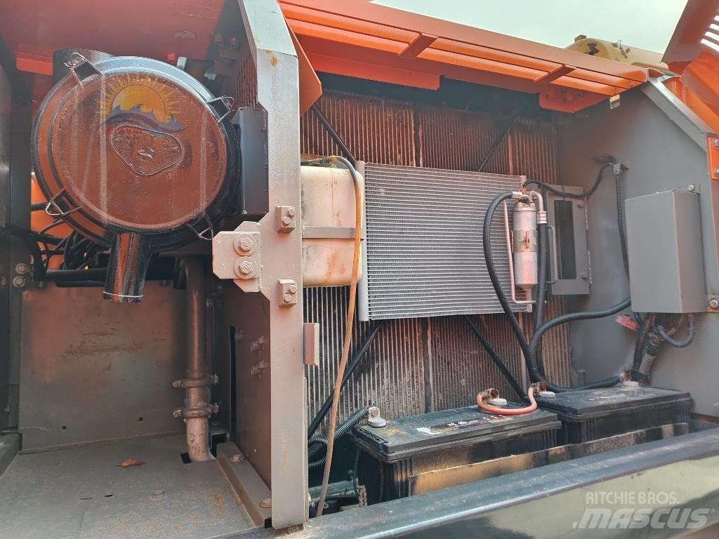 Hitachi ZX 210 Gravemaskiner på larvebånd