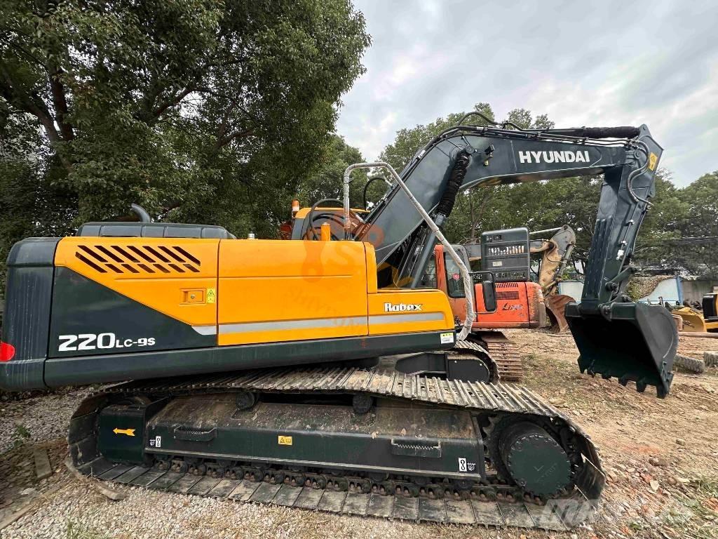 Hyundai Robex 220-9 Gravemaskiner på larvebånd