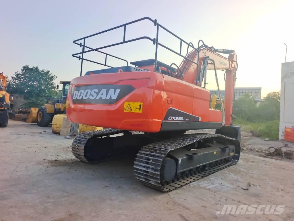 Doosan DX 225 LC Gravemaskiner på larvebånd