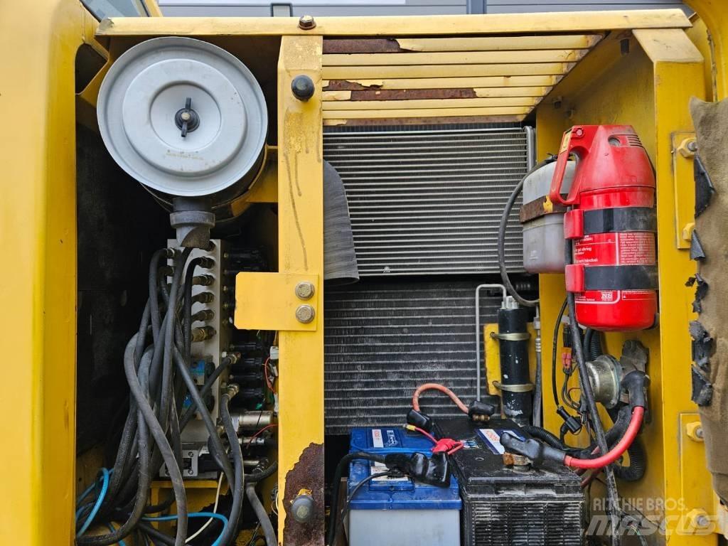 Komatsu PW 130ES-6K Gravemaskiner på hjul