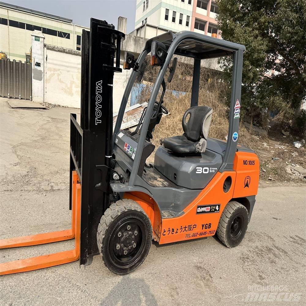 Toyota 8 FDK 30 Diesel gaffeltrucks