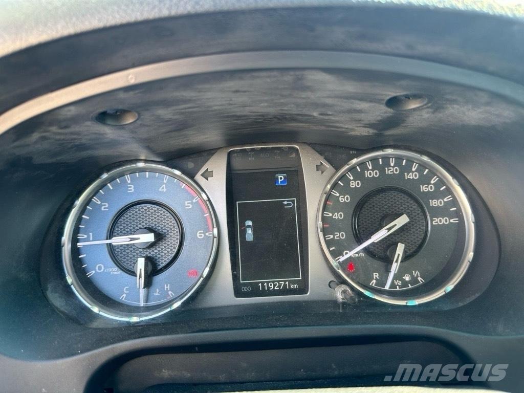 Toyota Hilux Biler