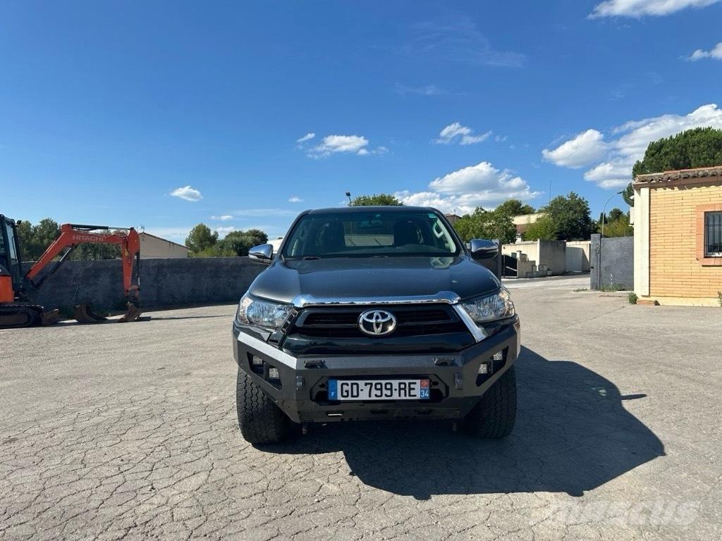 Toyota Hilux Biler