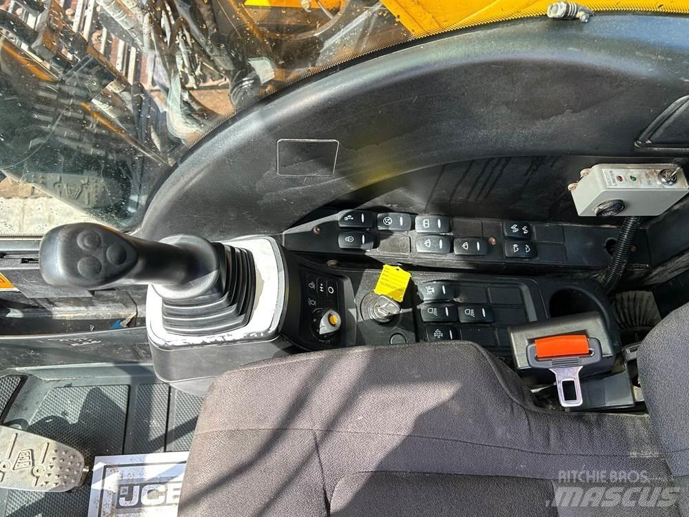 JCB JS220 LC Gravemaskiner på larvebånd