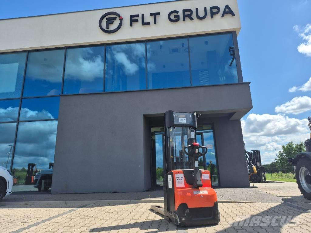 Toyota SWE140 Gaffelstabler med gående fører