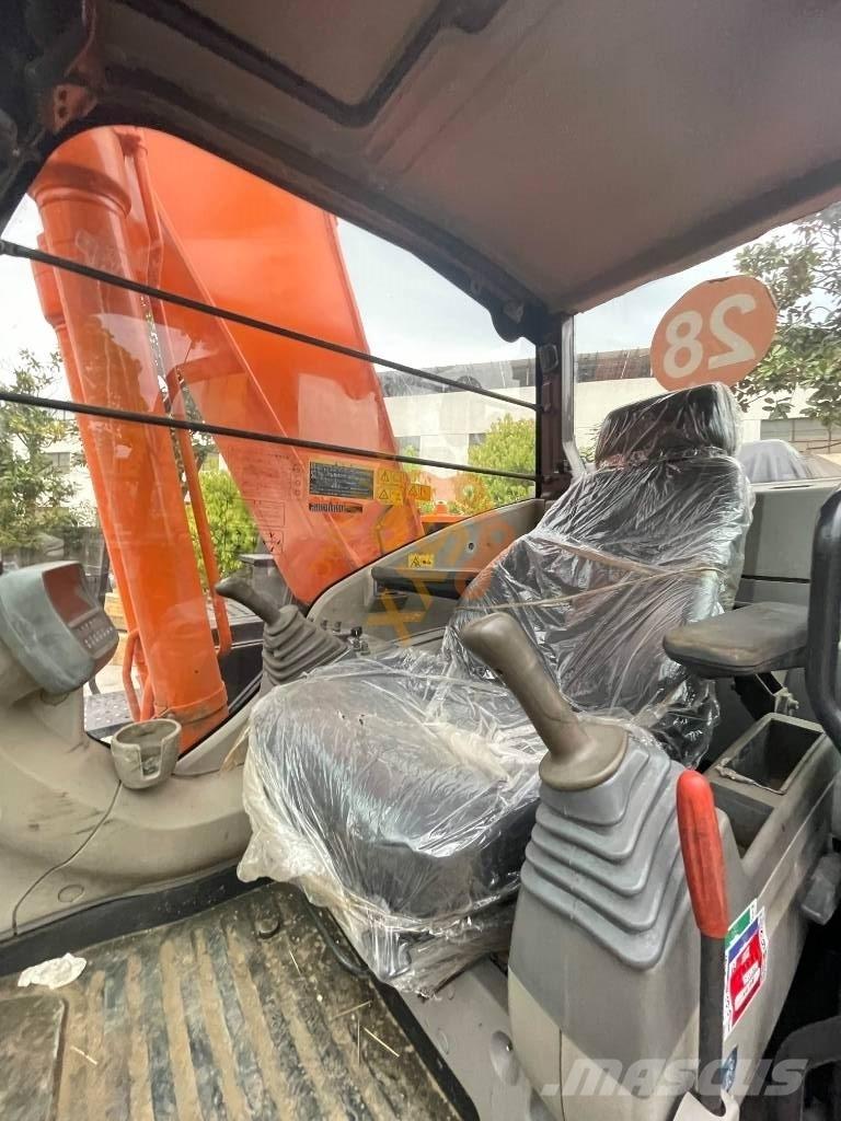 Hitachi ZX 240 Gravemaskiner på larvebånd