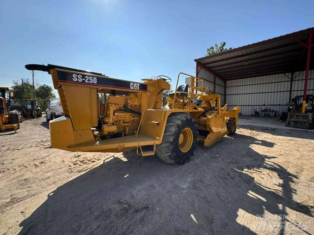 CAT SS 250 Asfaltudlæggere