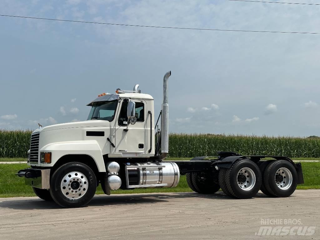 Mack Pinnacle 64ft Trækkere