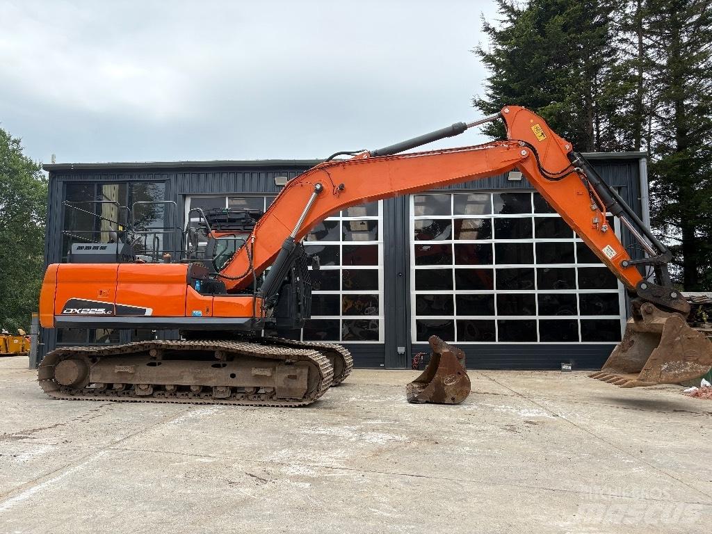 Doosan DX 225 LC-5 Gravemaskiner på larvebånd