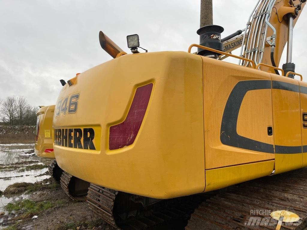 Liebherr R 946 Gravemaskiner med lang gravebom