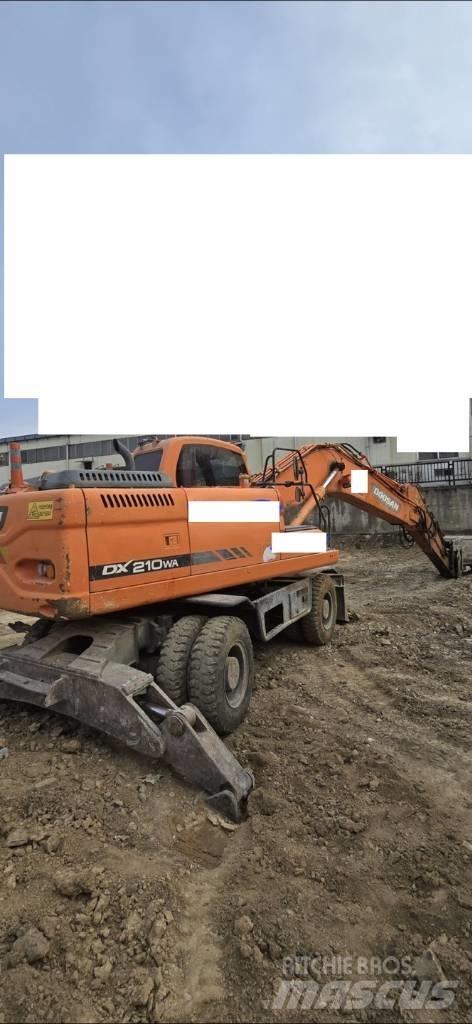 Doosan DX 210 W Gravemaskiner på hjul