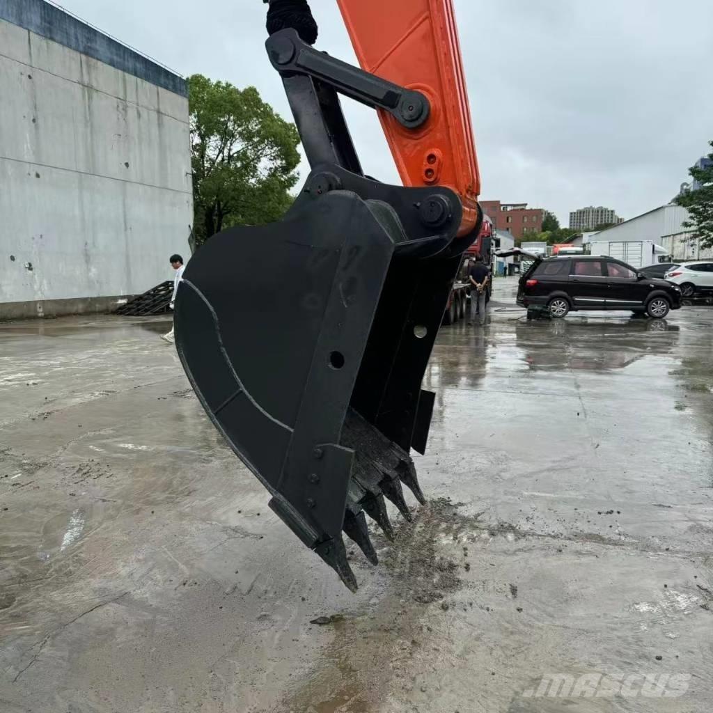 Doosan DX 225 LC Gravemaskiner på larvebånd