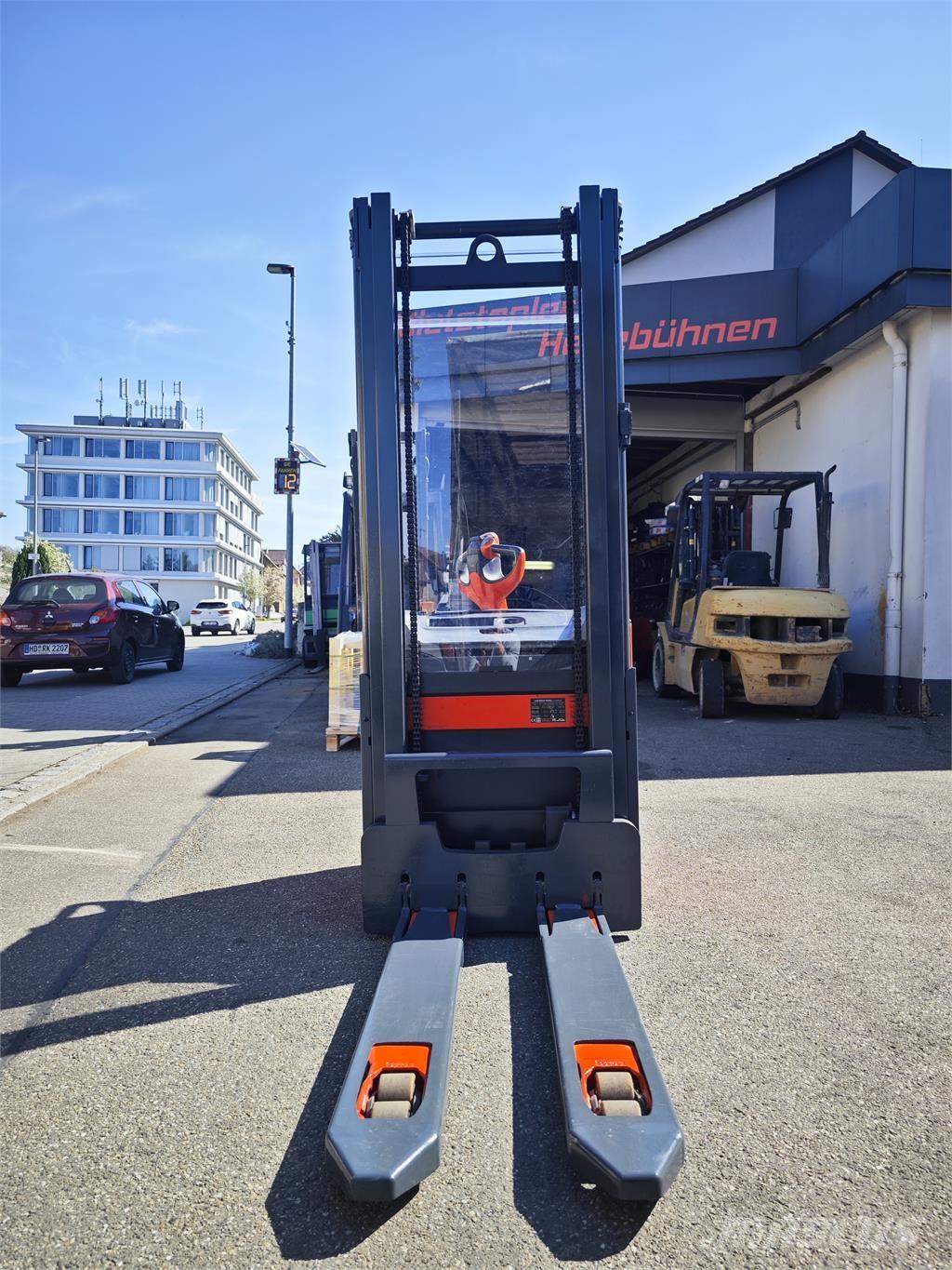 Linde L16 Selvkørende stablere