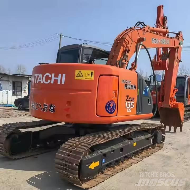 Hitachi ZX135 Gravemaskiner på larvebånd