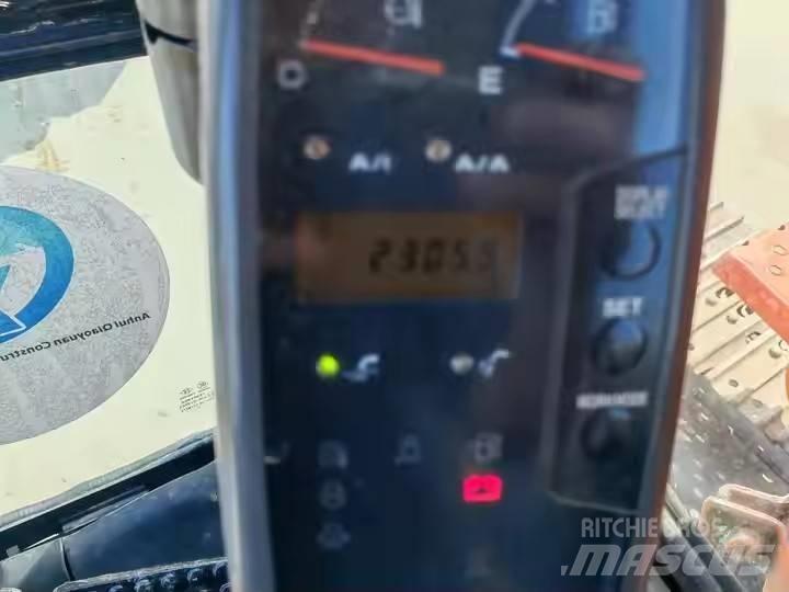 Hitachi ZX135 Gravemaskiner på larvebånd