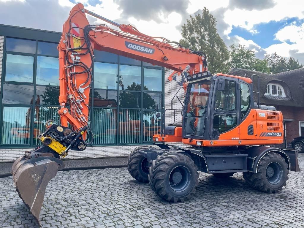 Doosan DX 140 W-3 Gravemaskiner på hjul