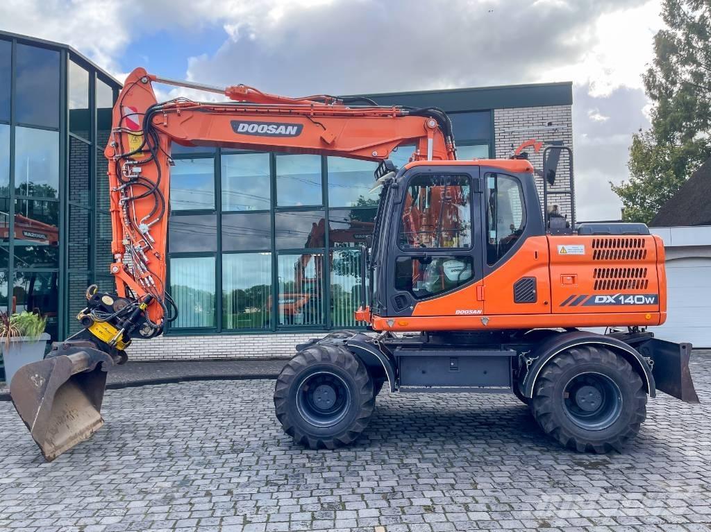 Doosan DX 140 W-3 Gravemaskiner på hjul