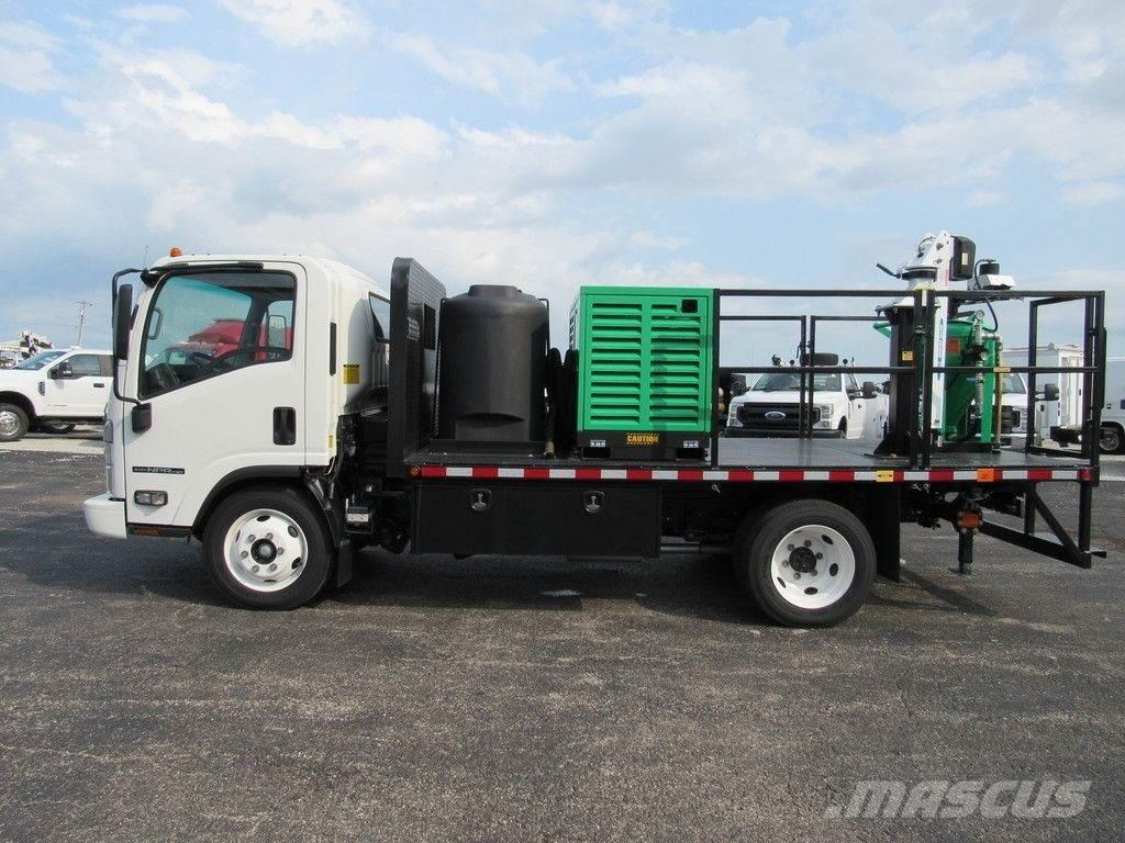 Isuzu NPR HD Lastbil med lad/Flatbed
