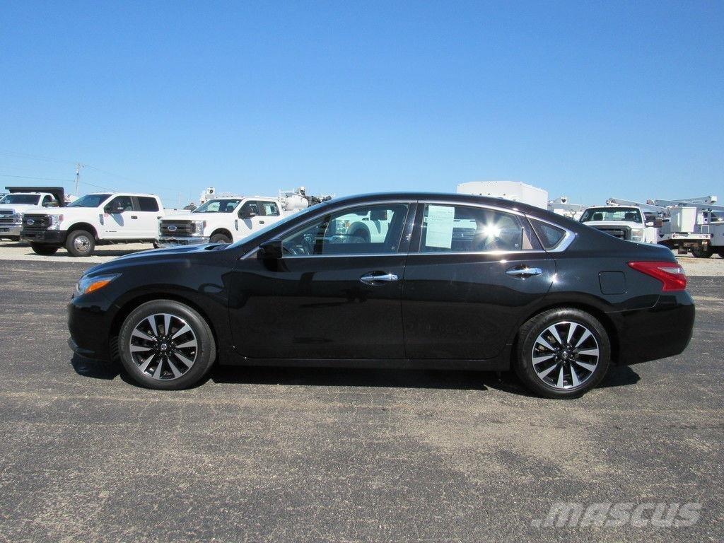 Nissan Altima Biler
