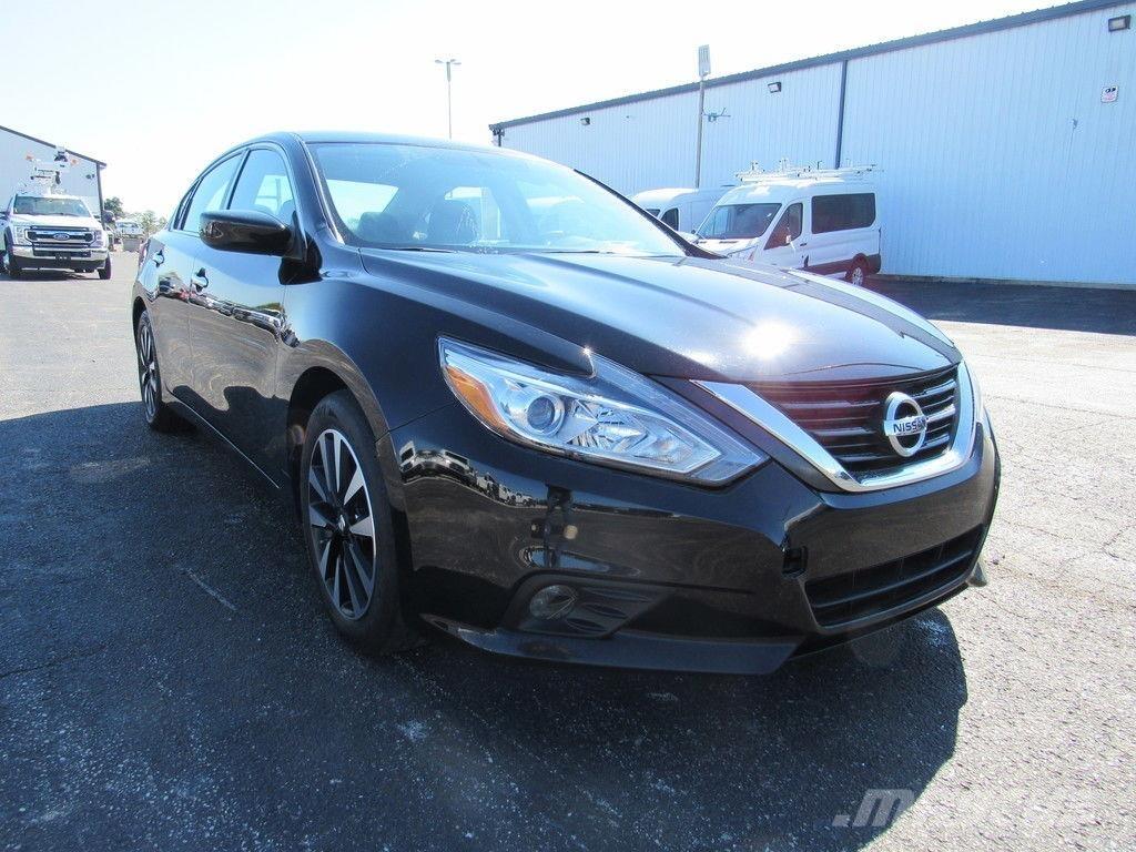 Nissan Altima Biler