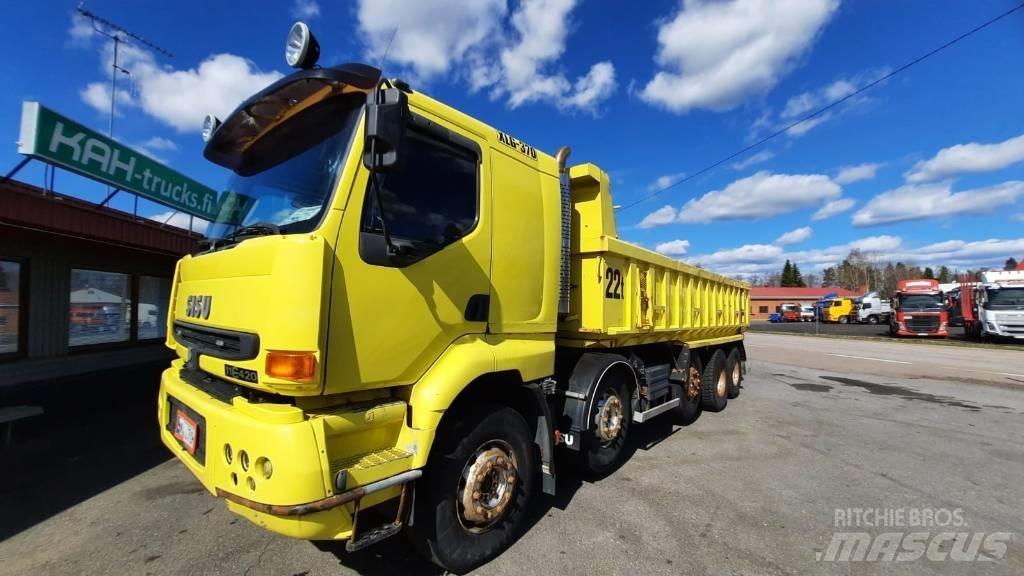 Sisu E11 Lastbiler med tip