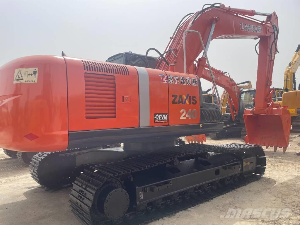 Hitachi ZX 240 Gravemaskiner på larvebånd