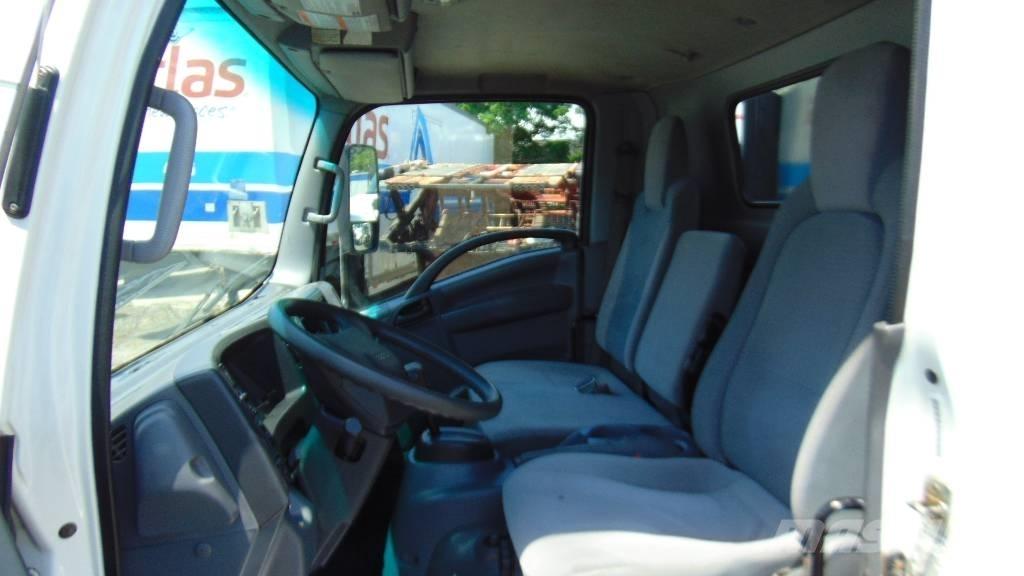 Isuzu NRR Lastbil med lad/Flatbed