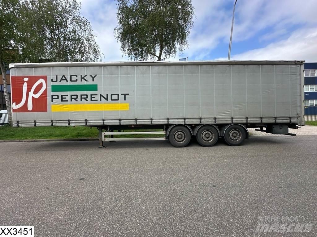 Fruehauf Tautliner Semi-trailer med Gardinsider