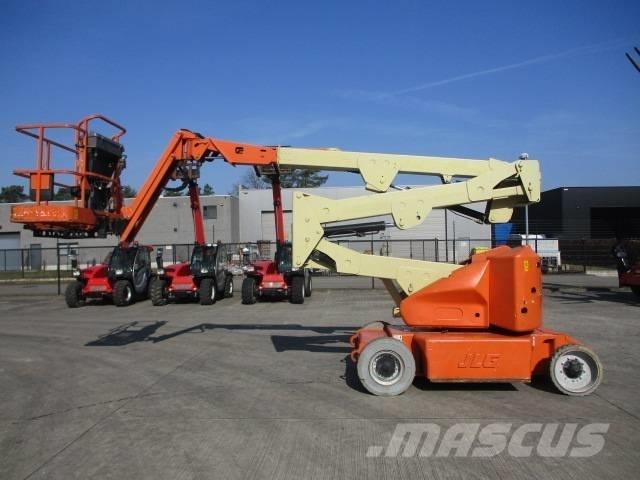 JLG E 400 AJPN (817) Kompakte selvkørende bomlifte