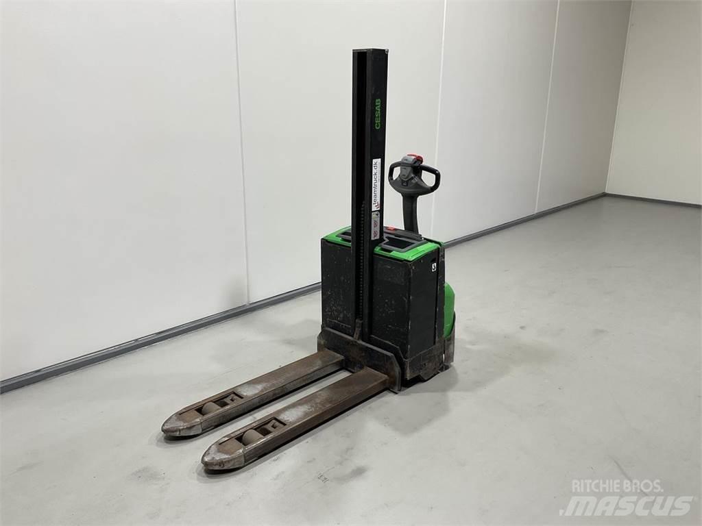Cesab S208L Selvkørende stablere