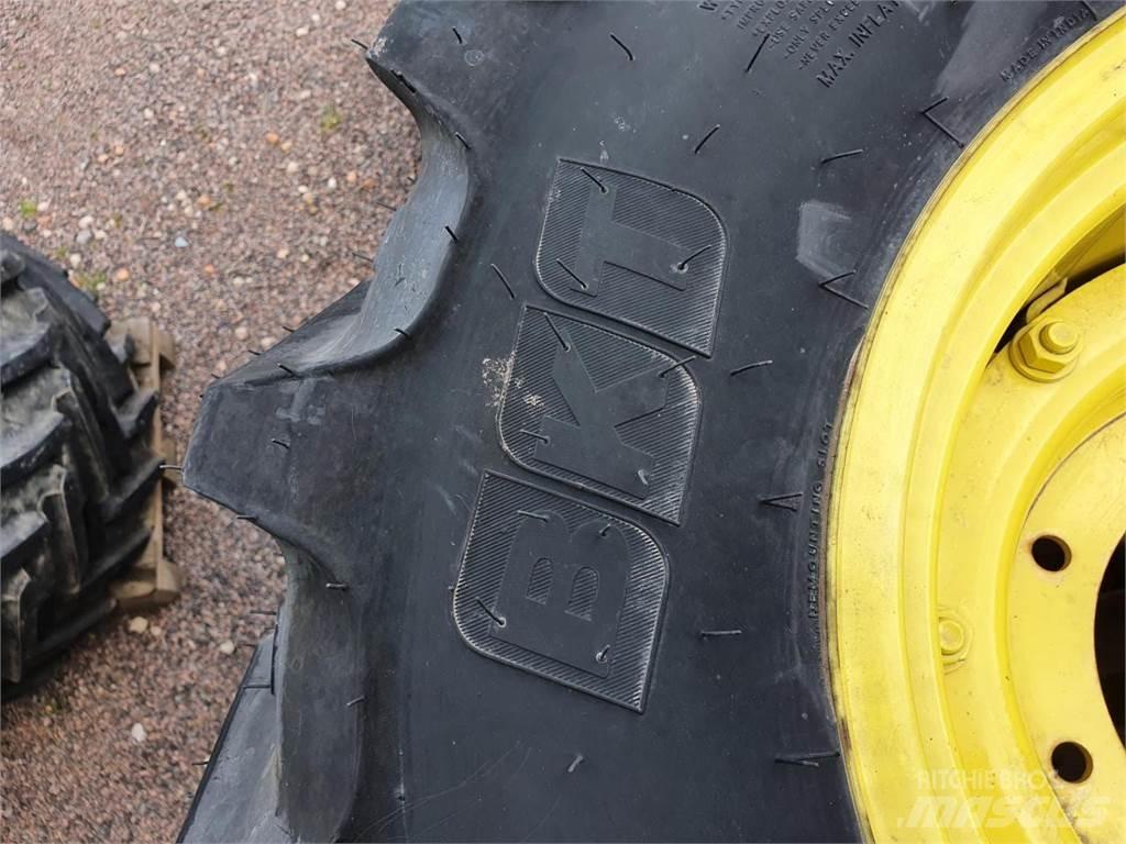 BKT 320/85R20 x2 Hjul, Dæk og Fælge