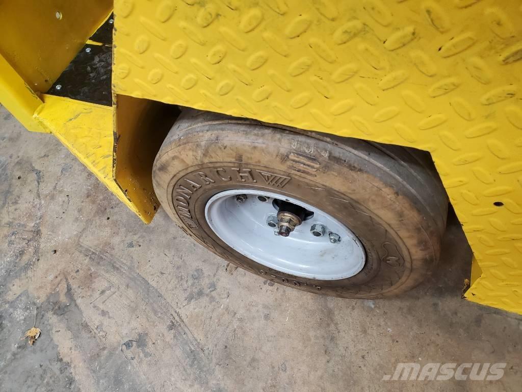 Taylor-Dunn SC090 Bugsertruck