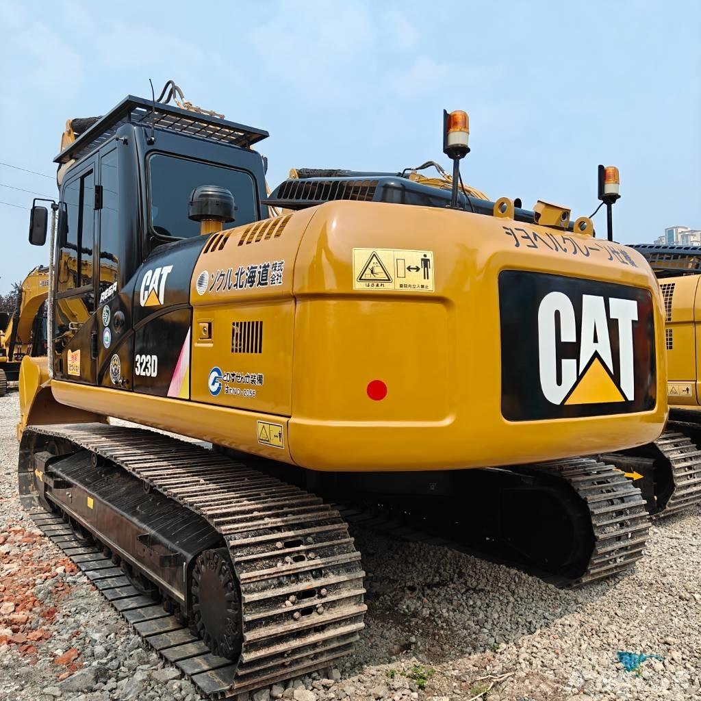 CAT 323D Gravemaskiner på larvebånd