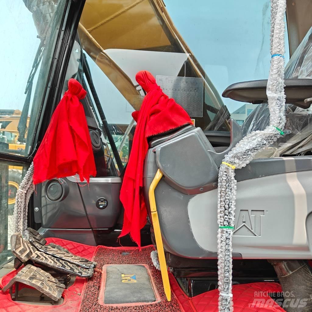 CAT 323D Gravemaskiner på larvebånd
