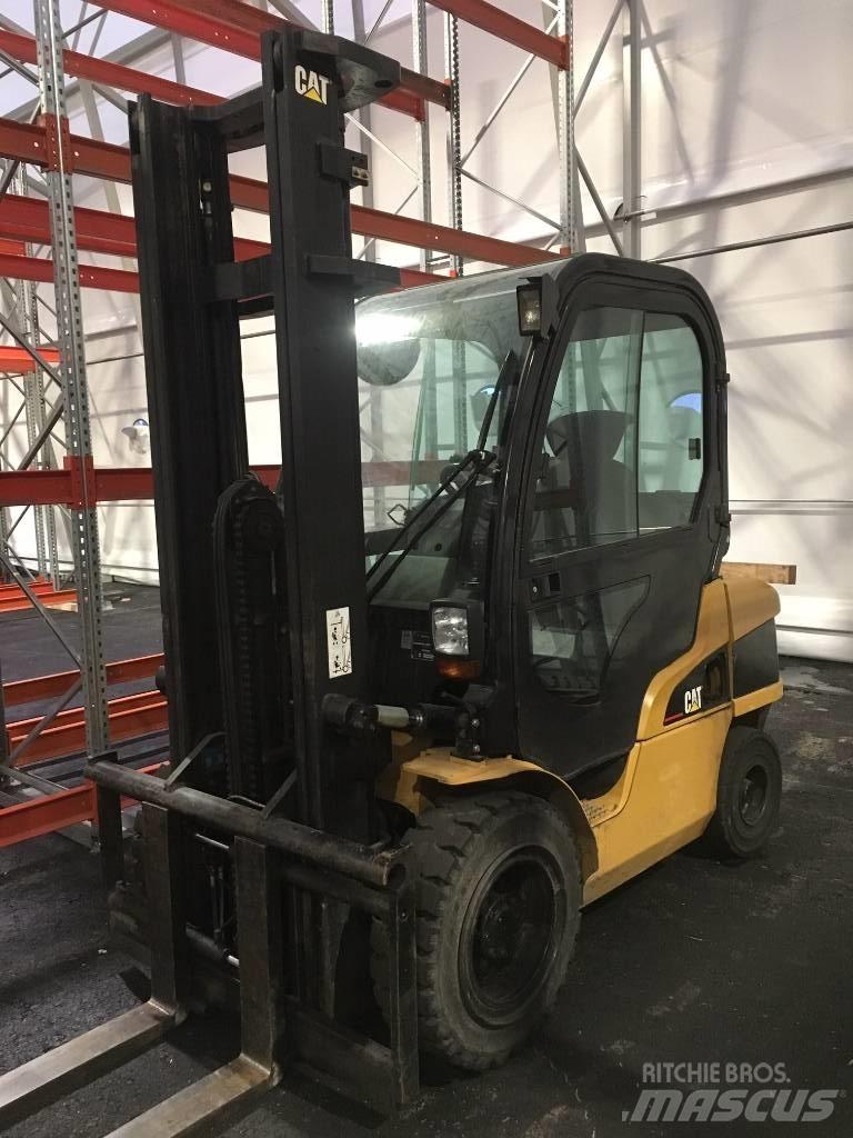 CAT DP 35 N Diesel gaffeltrucks