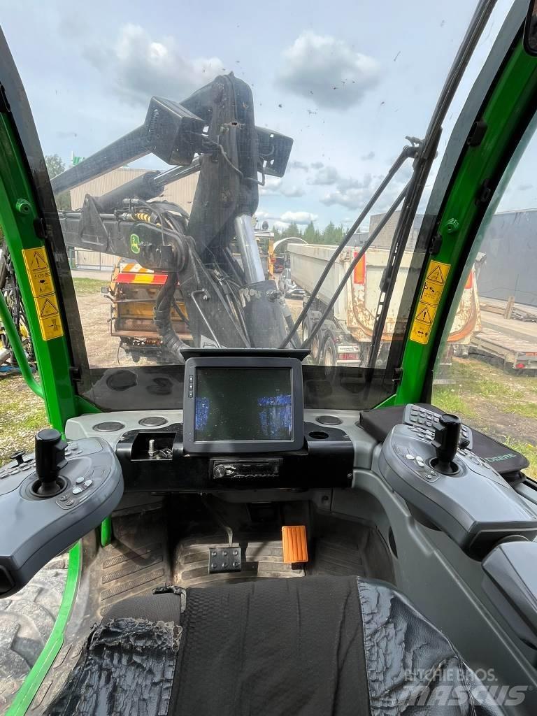 John Deere 1070E Skovningsmaskiner