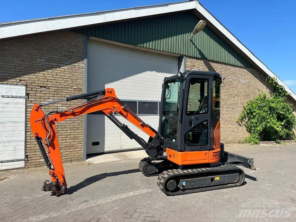Hitachi ZX26U-6CR Minigravemaskiner