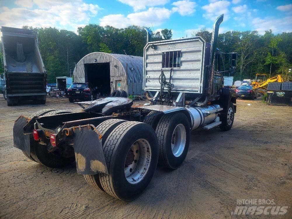Mack CH 613 Trækkere