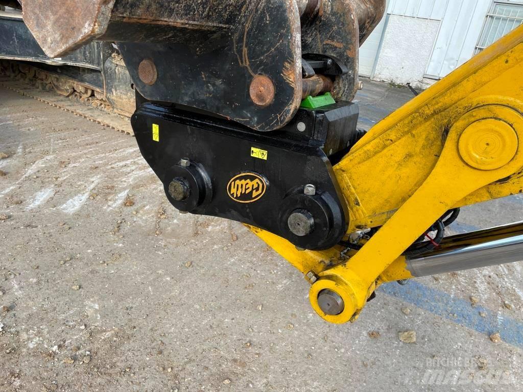 Komatsu PC240LC-11E0 Gravemaskiner på larvebånd