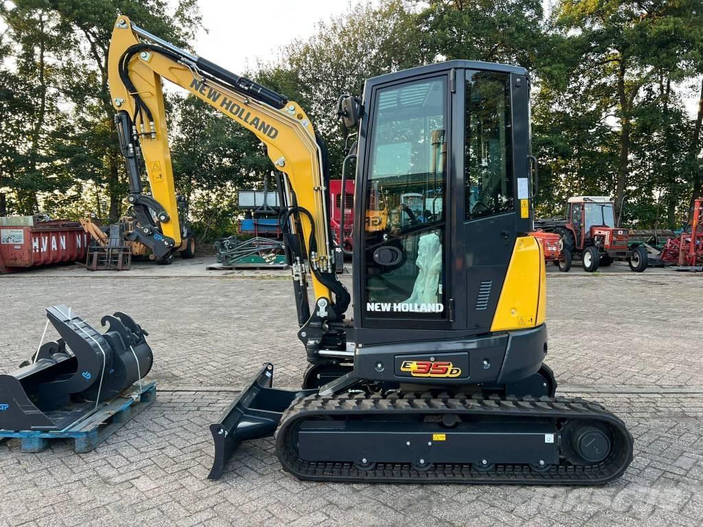 New Holland E 35 D Minigravemaskiner