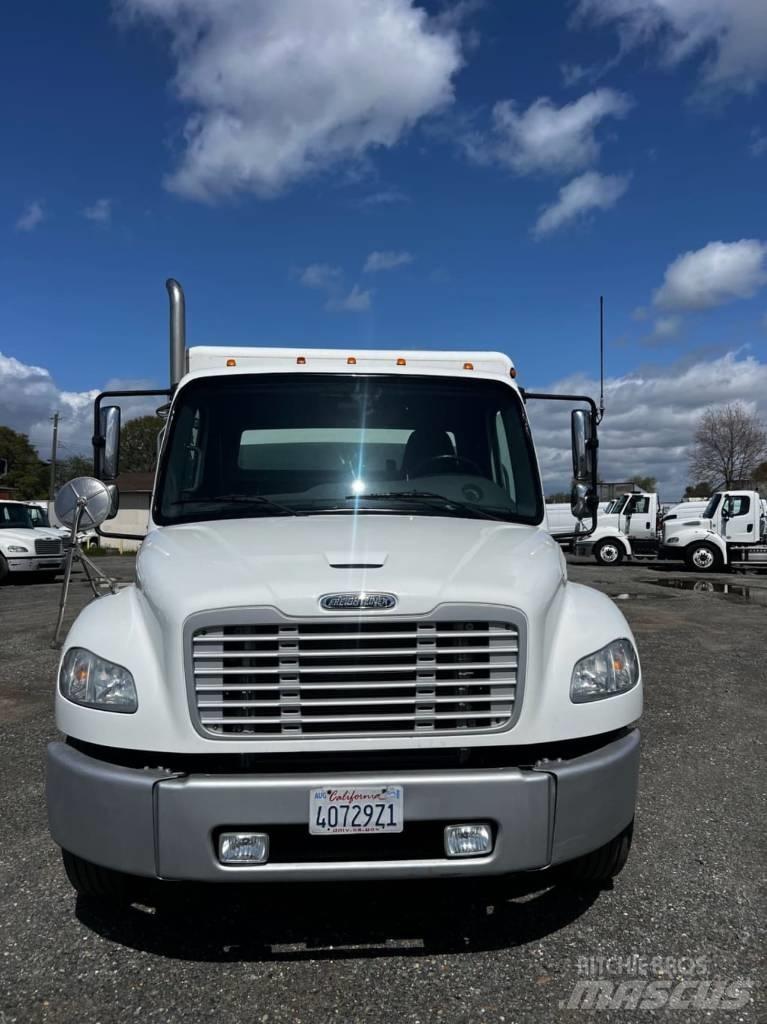Freightliner M2 106 Lastbiler til transport af drikkevarer